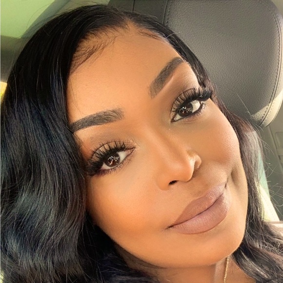 Meet your Posher, Tina - Picture 1 of 3